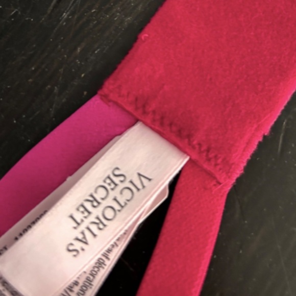 Victoria's Secret Low Cut Demi Bra Nwt Very Sexy Pink Red Heartware Cut Out XL - Picture 3 of 4